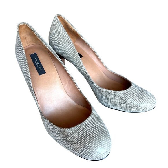 Ann Taylor Pumps Size 9 Dress Heels Shoes Taupe Textured Neutral Career Stacked - Picture 1 of 9